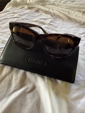 CHANEL Tortoiseshell Cat-Eye 5380 Sunglasses with Brown Lenses